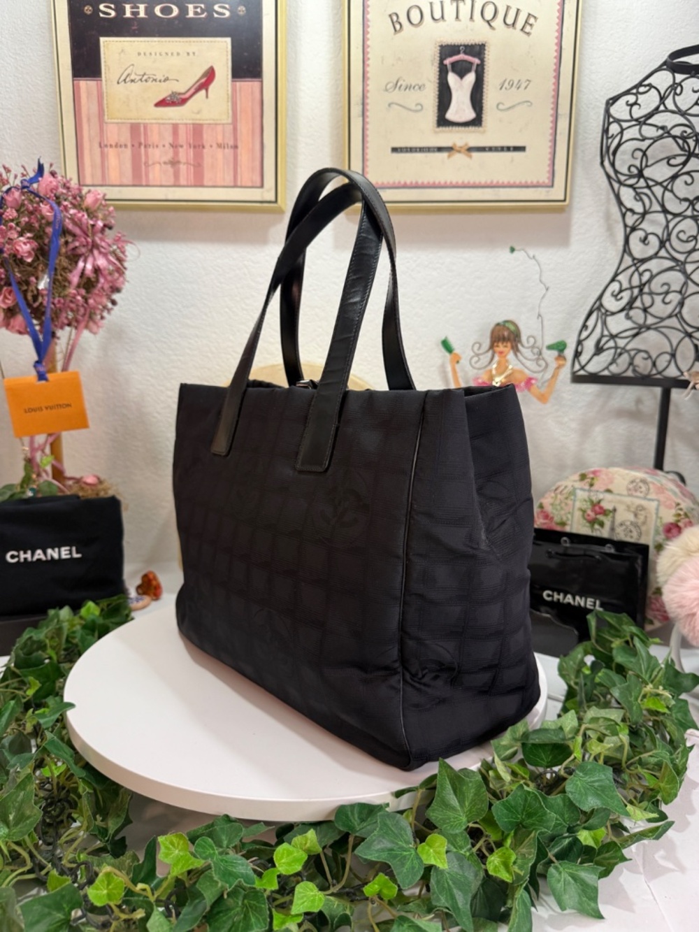 RITZY CHANEL CC MONOGRAM CANVAS TOTE HANDBAG! - Picture 15 of 17